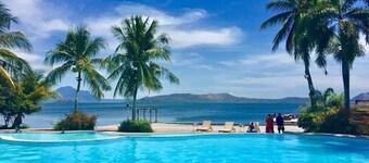 Serene 4BR Taal Lakeshore Private Villa for 16 Pax - Quick drive to Tagaytay