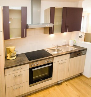 Réfrigérateur, four, plaque de cuisson, lave-vaisselle