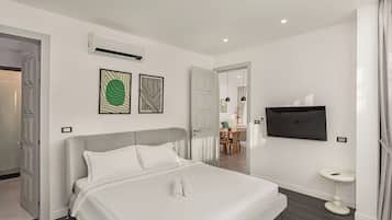 In-room safe, iron/ironing board, free WiFi