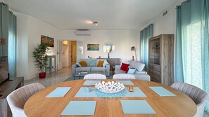 Departamento, vista al jardín | Interior