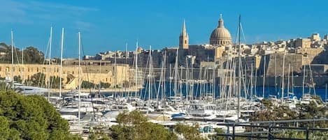 LÀgenhet - utsikt mot trÀdgÄrden | Marina