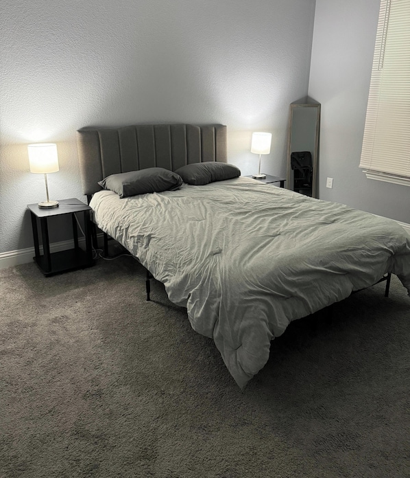 مكواة/لوح كي وواي فاي وملاءات أسرّة