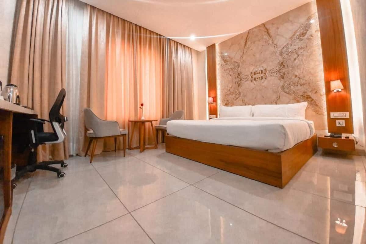 Tallelokero huoneessa, äänieristys, silitysrauta/-lauta, ilmainen Wi-Fi