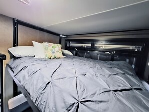 Room - Private 5-Acre RV Retreat . Country Setting . Minutes to Town & Reservoir (Idaho Falls)