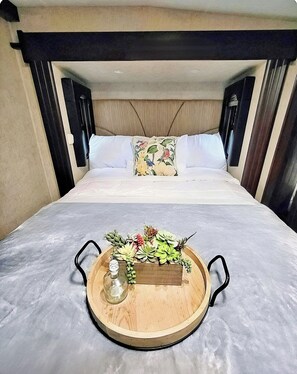 2 bedrooms, free WiFi, bed sheets - The Grove. Private 5-Acre RV Retreat.  Family Friendly (Idaho Falls)