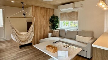 Keyaki (up to 4, ideal for 2): Sauna, jet bath, fire pit, BBQ, Non-smoking | Living area