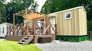 Tsugumi (Up to 2 Guests): Ideal for Couples, Fire Pit & BBQ Grill, Non Smoking | Individually decorated, individually furnished, free WiFi, bed sheets