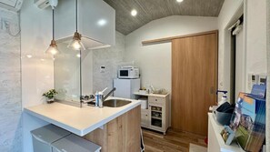 雙人房, 非吸煙房 | 私人廚房 | 電冰箱、微波爐、爐台、鍋具/餐盤/廚房用品