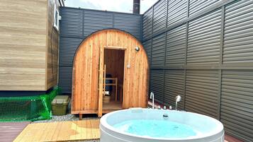 Keyaki (Up to 5 Guests): Sauna, Jet Bath, Fire Pit & BBQ Grill, Non Smoking | Individually decorated, individually furnished, free WiFi, bed sheets