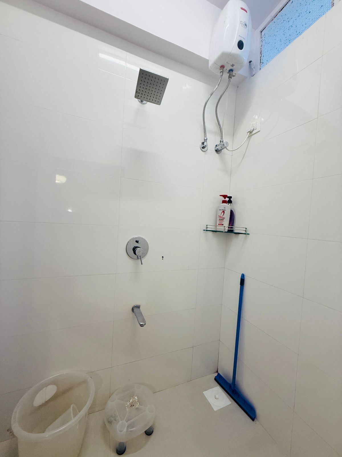 Suihku, pyyhkeet, saippua, vessapaperi