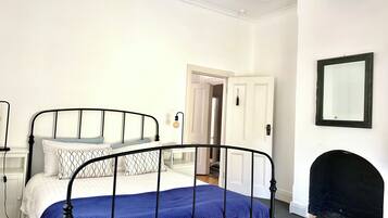 3 bedrooms, iron/ironing board, Internet, bed sheets