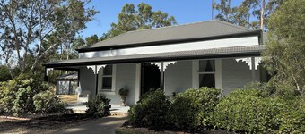 Clare Cottage on Wendouree, adjacent the Riesling Trail