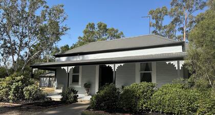 Clare Cottage on Wendouree, adjacent the Riesling Trail