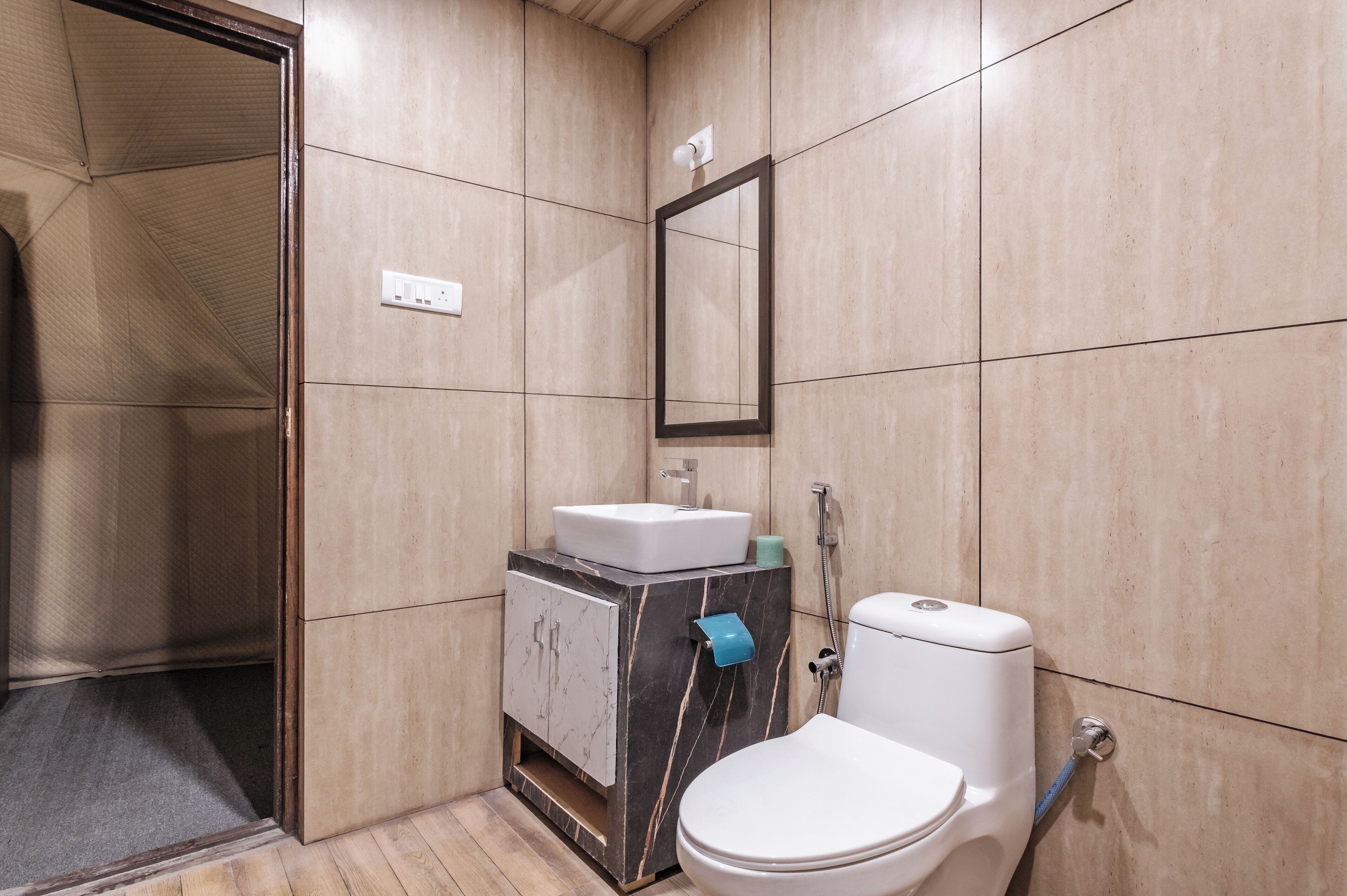 Royal-Zimmer, Talblick | Badezimmer | Kostenlose Toilettenartikel, Seife, Shampoo