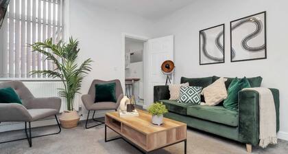 3BR House | Free Street Parking | Open-Plan Living