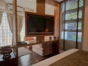 Habitación doble, vistas a la ciudad | Cortinas opacas y wifi gratis