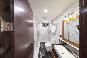 Double Room, City View | Bathroom | Shower, free toiletries, slippers, towels - Casa Le Damuz (Bang Phlat)