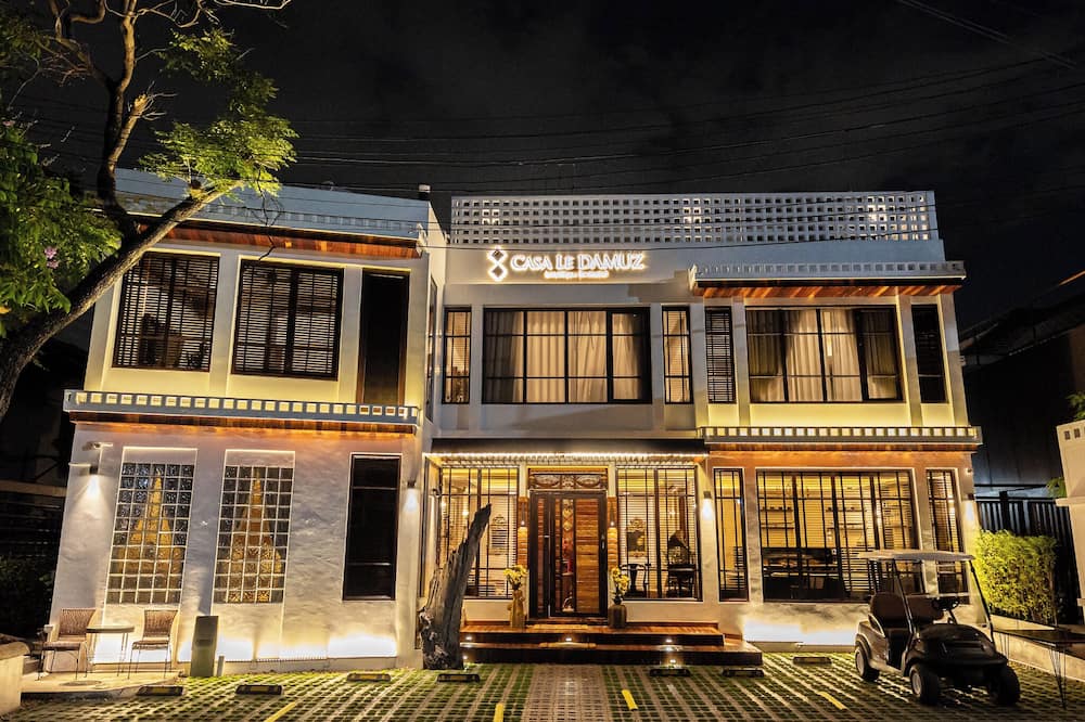 Casa Le Damuz At MRT Bangphlat - Adult Only
