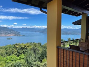 Property grounds - Casa Bella Vista Levo Stunning Lake Views - Panoramic Balcony & Private Parking (Piemonte)