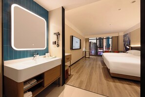 City-Doppelzimmer, Stadtblick | Hochwertige Bettwaren, Daunenbettdecken, Pillowtop-Betten