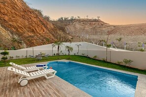 Vila Deluks, balkon, pemandangan gunung | Kolam renang | Kolam renang outdoor