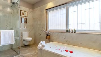 Deluxe Villa, Balcony, Mountain View | Bathroom | Slippers