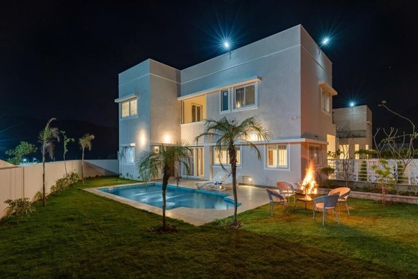 Villa – deluxe, balkong, fjellutsikt | Basseng | Utendørsbasseng