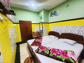 Standard Double Room | Free WiFi - Hotel Sushil International (Kolkata)