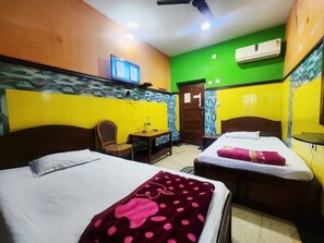Deluxe Double Room | Free WiFi - Hotel Sushil International (Kolkata)