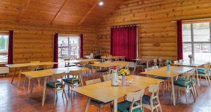 Gegeen Sugnugur Tourist camp