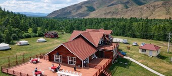 Gegeen Sugnugur Tourist camp