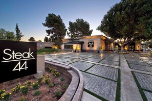 Property grounds - Old Town Scottsdale Condo-Walk to Dining, Pool (Scottsdale)