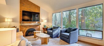 Luxe Redmond Family Home: Sauna, Solarium & Creek