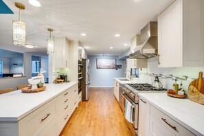 冰箱、微波炉、炉灶、洗碗机