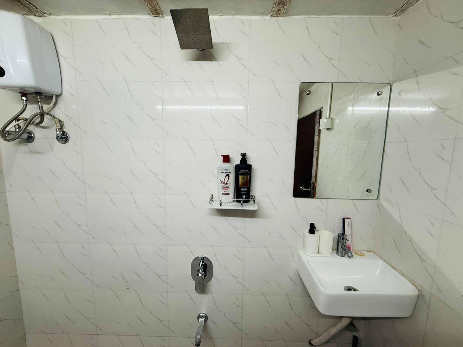 Dusche, Handtücher, Seife, Shampoo