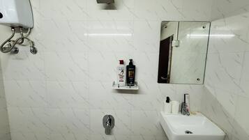 Dusche, Handtücher, Seife, Shampoo