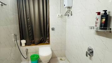 Dusche, Handtücher, Seife, Shampoo