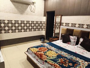 Desk, free WiFi - Hotel Royal Castle (Kanpur)