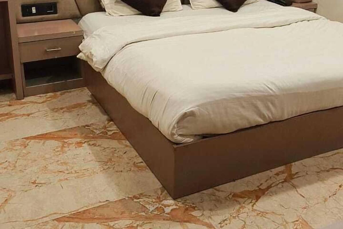 Deluxe-Zimmer, Stadtblick | Schreibtisch, kostenloses WLAN