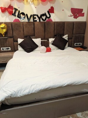 Desk, free WiFi - Hotel Royal Castle (Kanpur)