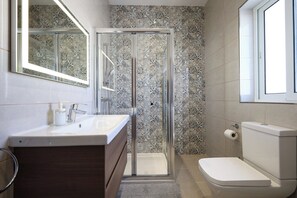 Penthouse, City View | Bathroom - Corner Terrace 1BR Penthouse - Sea Views (St. Paul's Bay)