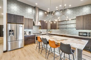 Fridge, microwave, stovetop, dishwasher - Hike & Unwind, Stylish Wooded Retreat in Piedmont! (Piedmont)