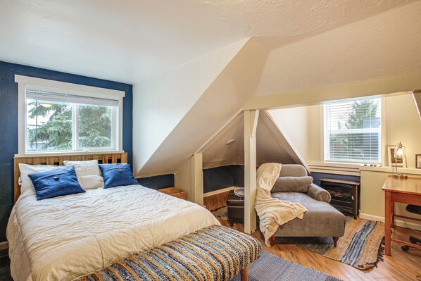 مكواة/لوح كي وخدمة الإنترنت وملاءات أسرّة