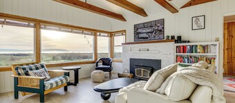 Private 3-Acre Beach! Family Retreat in Freeland