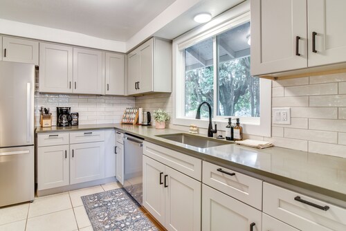 Peace & Serenity in Gresham! Sleek Home w/ Yard