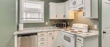 Cookware/dishes/utensils