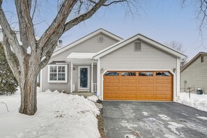 Exterior - 'Castlerea Casa!' Columbus Area Home w/ Yard (Columbus)