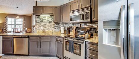 Fridge, microwave, stovetop, dishwasher