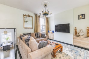 TV - Charming Fulham Hideaway (London)