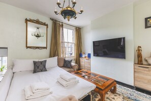 2 Schlafzimmer, Schreibtisch, Bügeleisen/Bügelbrett, Internetzugang
